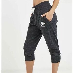 Nike Women’s Capri Black Jogger Sweatpants with Pocket Logo